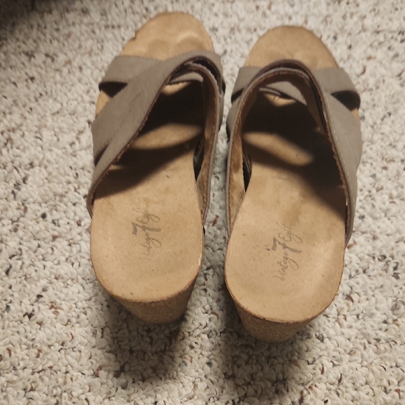 Stylish Tan Wedge Sandals - Picture 2 of 3